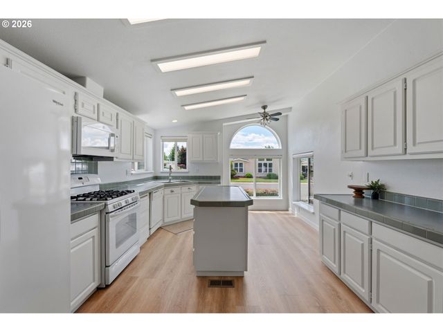 3220 CRESCENT Ave 66, Eugene, OR 97408