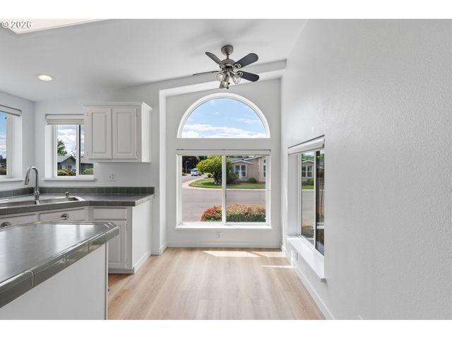 3220 CRESCENT Ave 66, Eugene, OR 97408