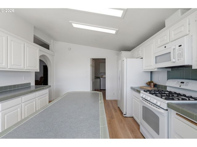 3220 CRESCENT Ave 66, Eugene, OR 97408