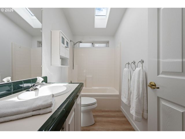 3220 CRESCENT Ave 66, Eugene, OR 97408