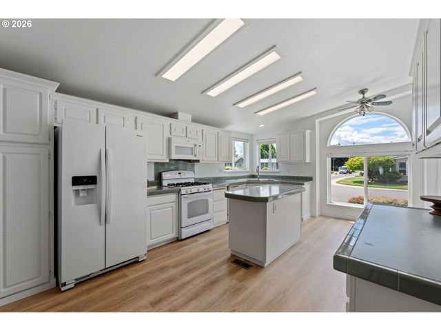 3220 CRESCENT Ave 66, Eugene, OR 97408