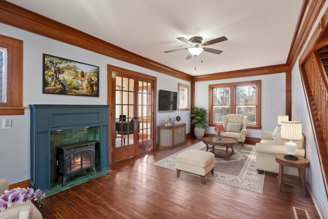 371 North Street, Elgin, IL 60120