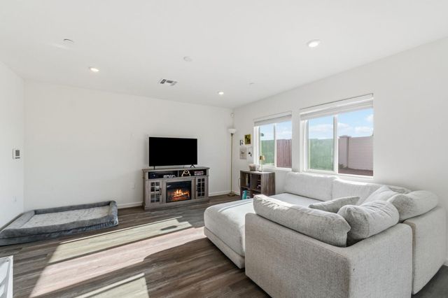 1809 Del Mar Drive, Los Banos, CA 93635