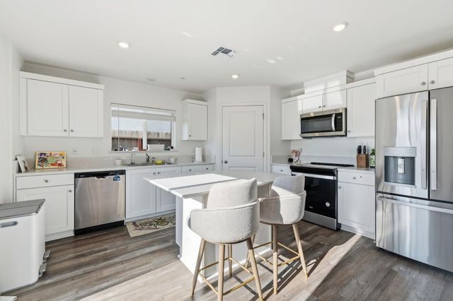 1809 Del Mar Drive, Los Banos, CA 93635