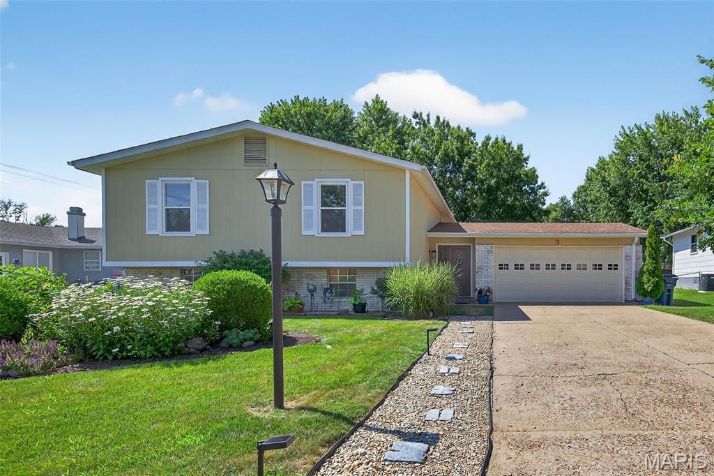 3 W Sunny Side Drive, St Peters, MO 63376