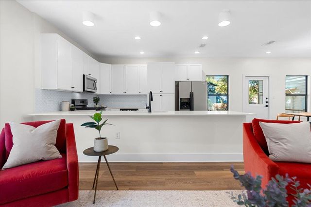 2022 E 2nd ST, Austin, TX 78702