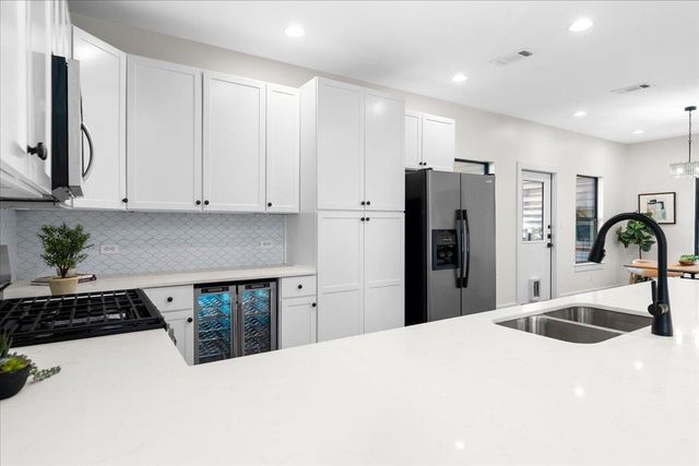 2022 E 2nd ST, Austin, TX 78702