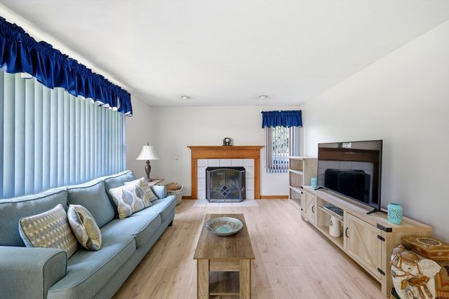 16 Lessard, East Longmeadow, MA 01028