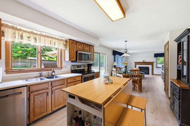 16 Lessard, East Longmeadow, MA 01028