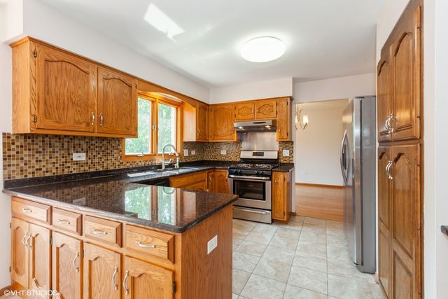 8885 Dryden Street, Woodridge, IL 60517