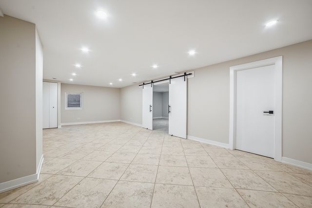 19W071 Avenue Chateaux, Oak Brook, IL 60523
