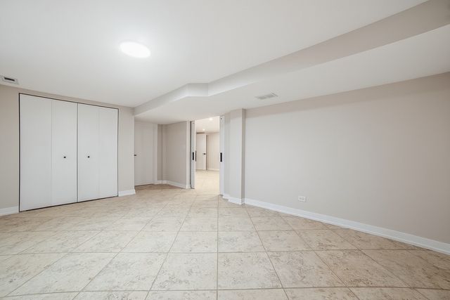 19W071 Avenue Chateaux, Oak Brook, IL 60523