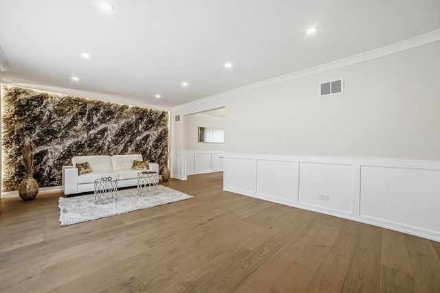 19W071 Avenue Chateaux, Oak Brook, IL 60523