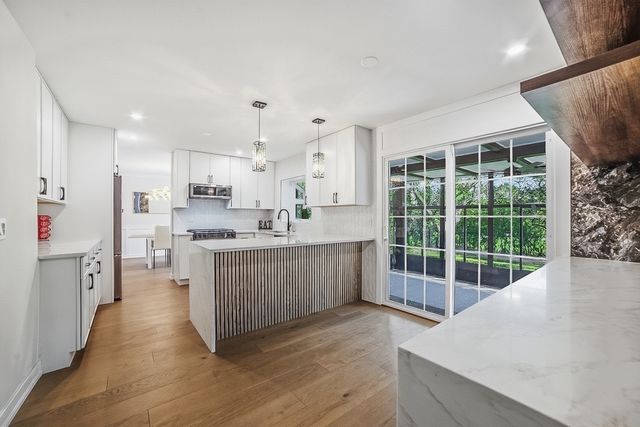 19W071 Avenue Chateaux, Oak Brook, IL 60523