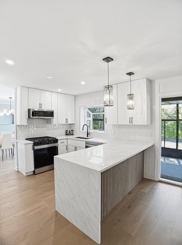 19W071 Avenue Chateaux, Oak Brook, IL 60523