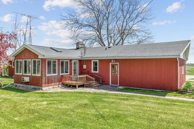 W1586 County Road H, New Holstein, WI 53061