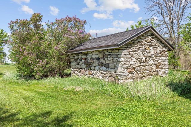 W1586 County Road H, New Holstein, WI 53061