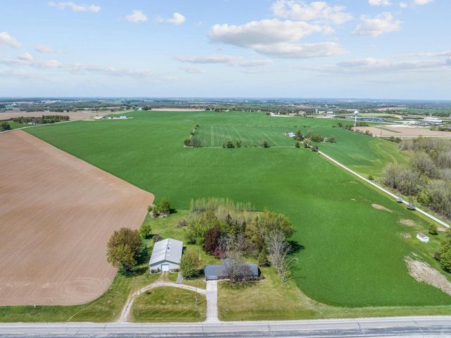 W1586 County Road H, New Holstein, WI 53061