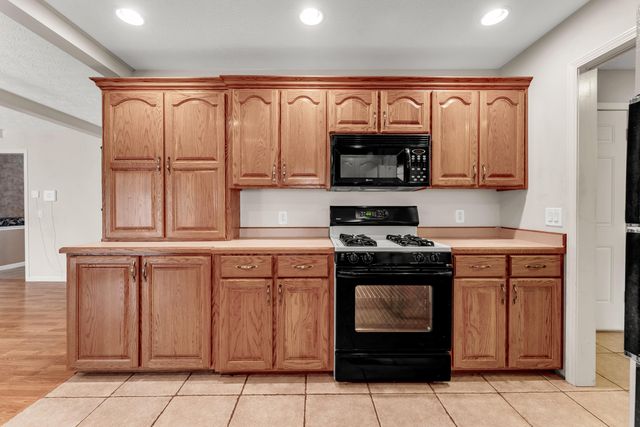 2725 W Camino Alto Street, Springfield, MO 65810