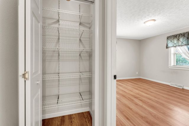 2725 W Camino Alto Street, Springfield, MO 65810