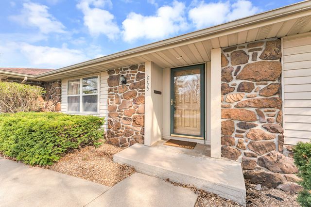 2725 W Camino Alto Street, Springfield, MO 65810