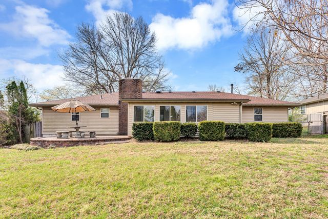 2725 W Camino Alto Street, Springfield, MO 65810