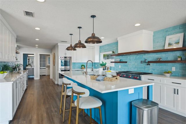 915 BAYSHORE DRIVE, Tarpon Springs, FL 34689