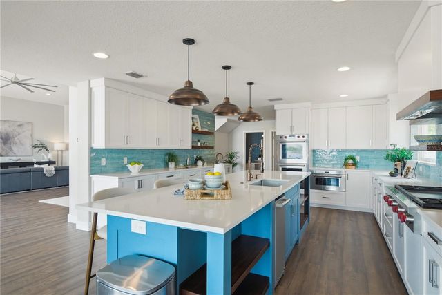 915 BAYSHORE DRIVE, Tarpon Springs, FL 34689