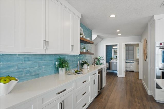 915 BAYSHORE DRIVE, Tarpon Springs, FL 34689