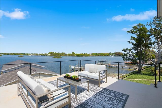 915 BAYSHORE DRIVE, Tarpon Springs, FL 34689