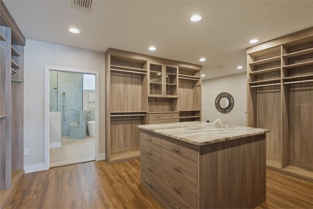 915 BAYSHORE DRIVE, Tarpon Springs, FL 34689