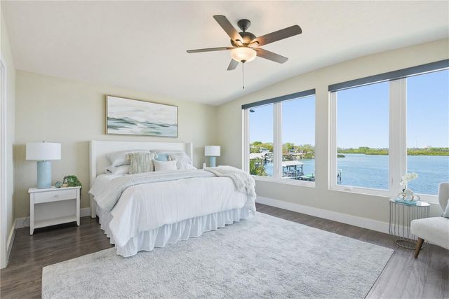 915 BAYSHORE DRIVE, Tarpon Springs, FL 34689