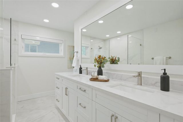 915 BAYSHORE DRIVE, Tarpon Springs, FL 34689