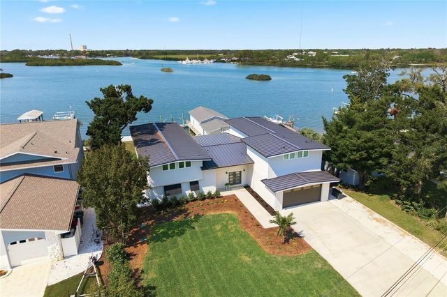 915 BAYSHORE DRIVE, Tarpon Springs, FL 34689