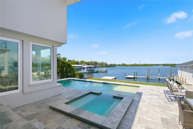 915 BAYSHORE DRIVE, Tarpon Springs, FL 34689