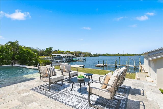 915 BAYSHORE DRIVE, Tarpon Springs, FL 34689