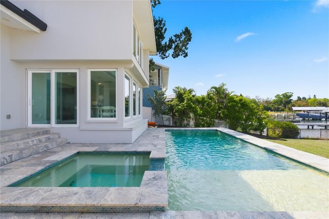 915 BAYSHORE DRIVE, Tarpon Springs, FL 34689