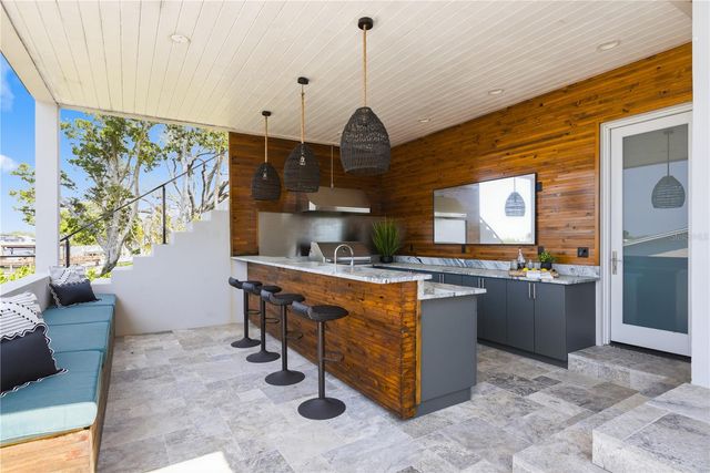 915 BAYSHORE DRIVE, Tarpon Springs, FL 34689