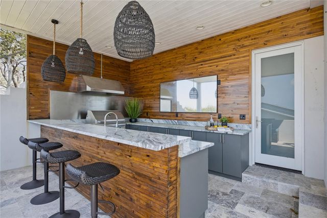 915 BAYSHORE DRIVE, Tarpon Springs, FL 34689