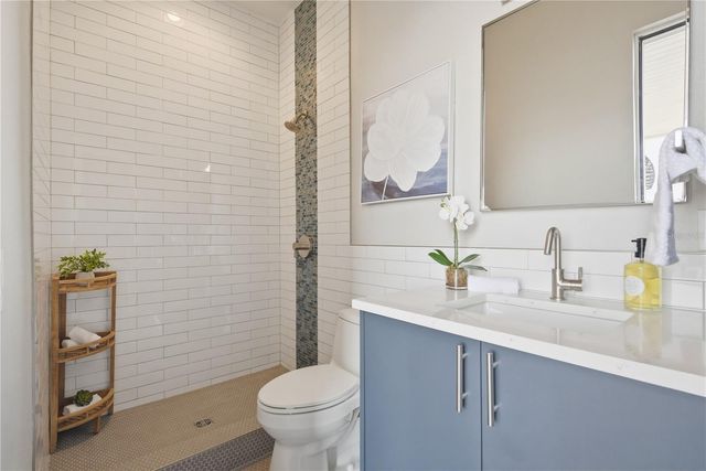 915 BAYSHORE DRIVE, Tarpon Springs, FL 34689