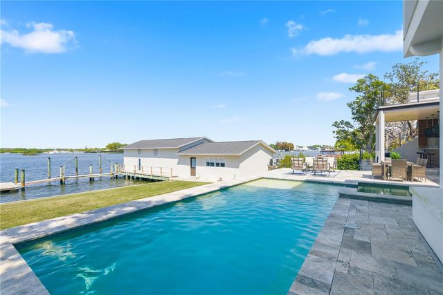915 BAYSHORE DRIVE, Tarpon Springs, FL 34689
