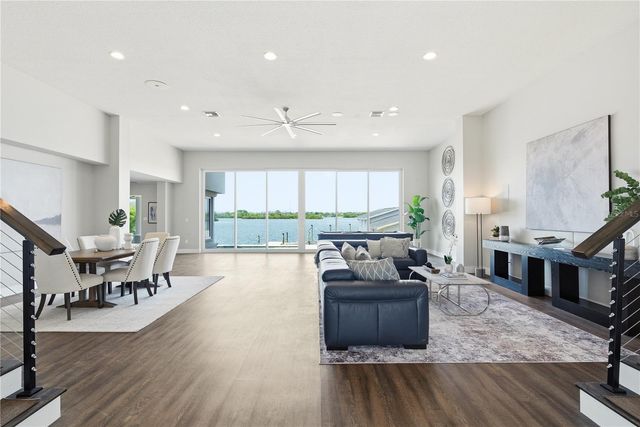 915 BAYSHORE DRIVE, Tarpon Springs, FL 34689