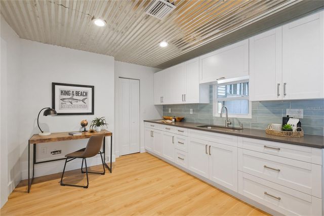 915 BAYSHORE DRIVE, Tarpon Springs, FL 34689