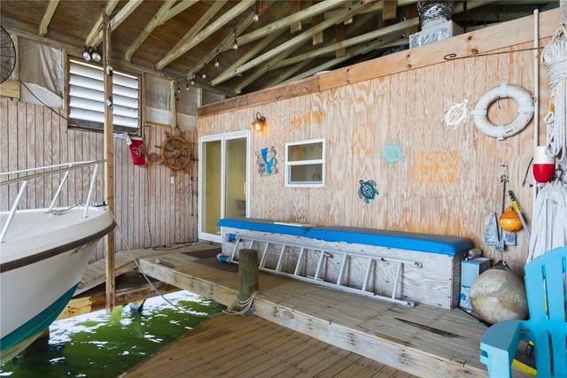 915 BAYSHORE DRIVE, Tarpon Springs, FL 34689