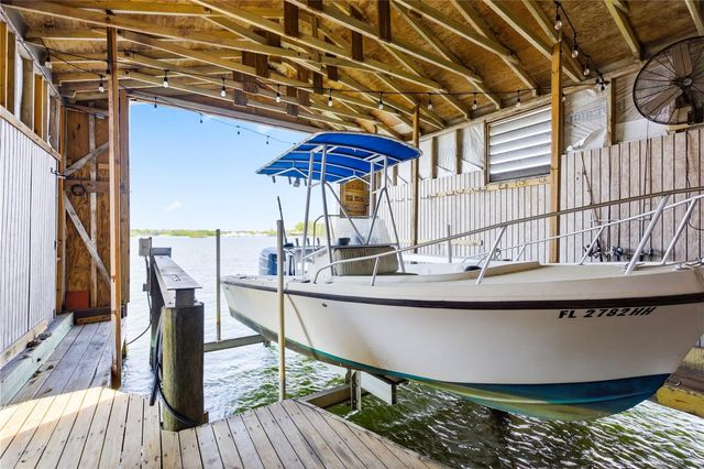 915 BAYSHORE DRIVE, Tarpon Springs, FL 34689