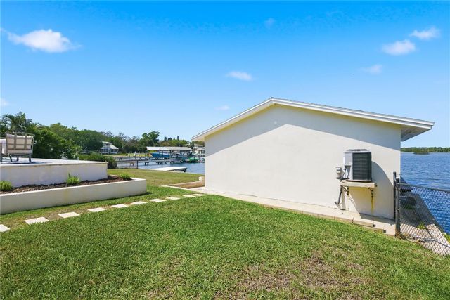 915 BAYSHORE DRIVE, Tarpon Springs, FL 34689