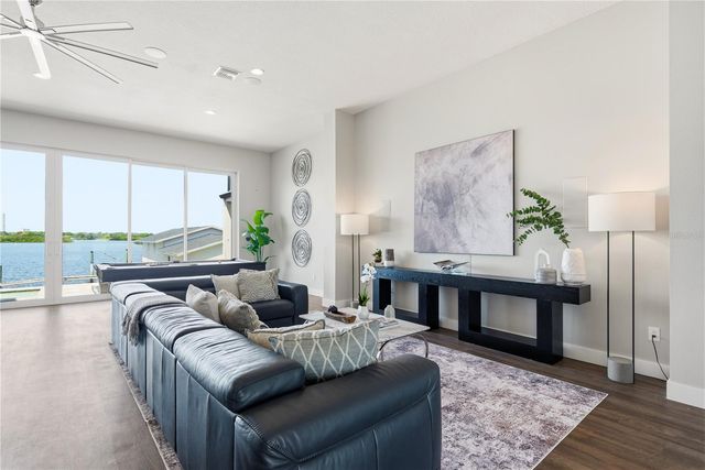 915 BAYSHORE DRIVE, Tarpon Springs, FL 34689