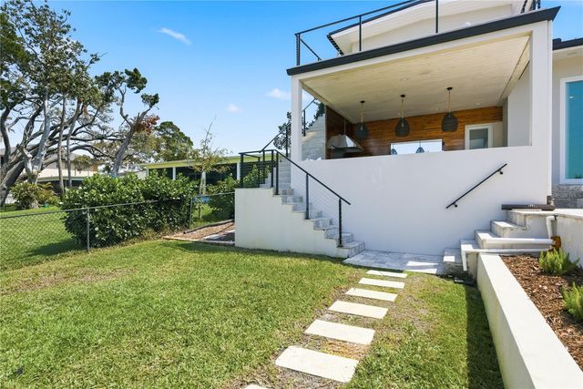 915 BAYSHORE DRIVE, Tarpon Springs, FL 34689