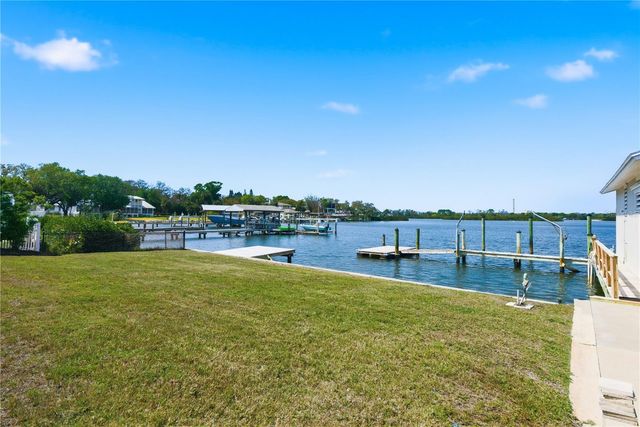 915 BAYSHORE DRIVE, Tarpon Springs, FL 34689
