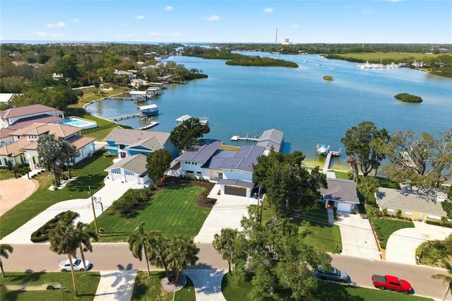 915 BAYSHORE DRIVE, Tarpon Springs, FL 34689